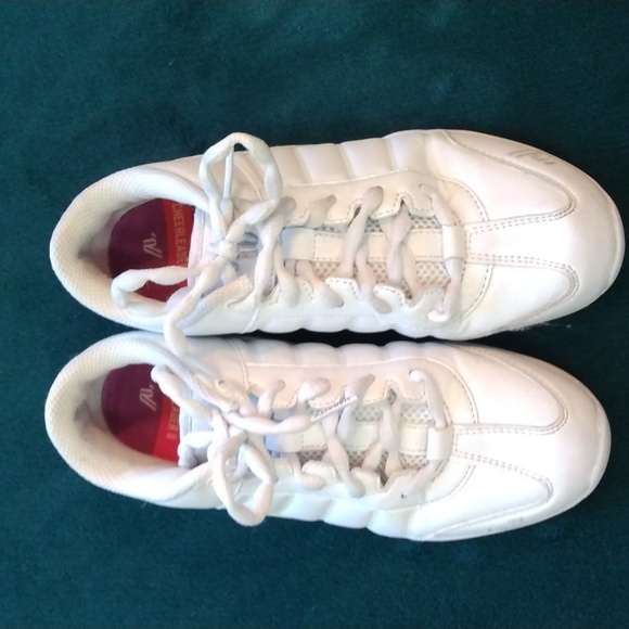 Varsity 2 White Women's Cheerleader Sneakers  Size 5 - Picture 3 of 12